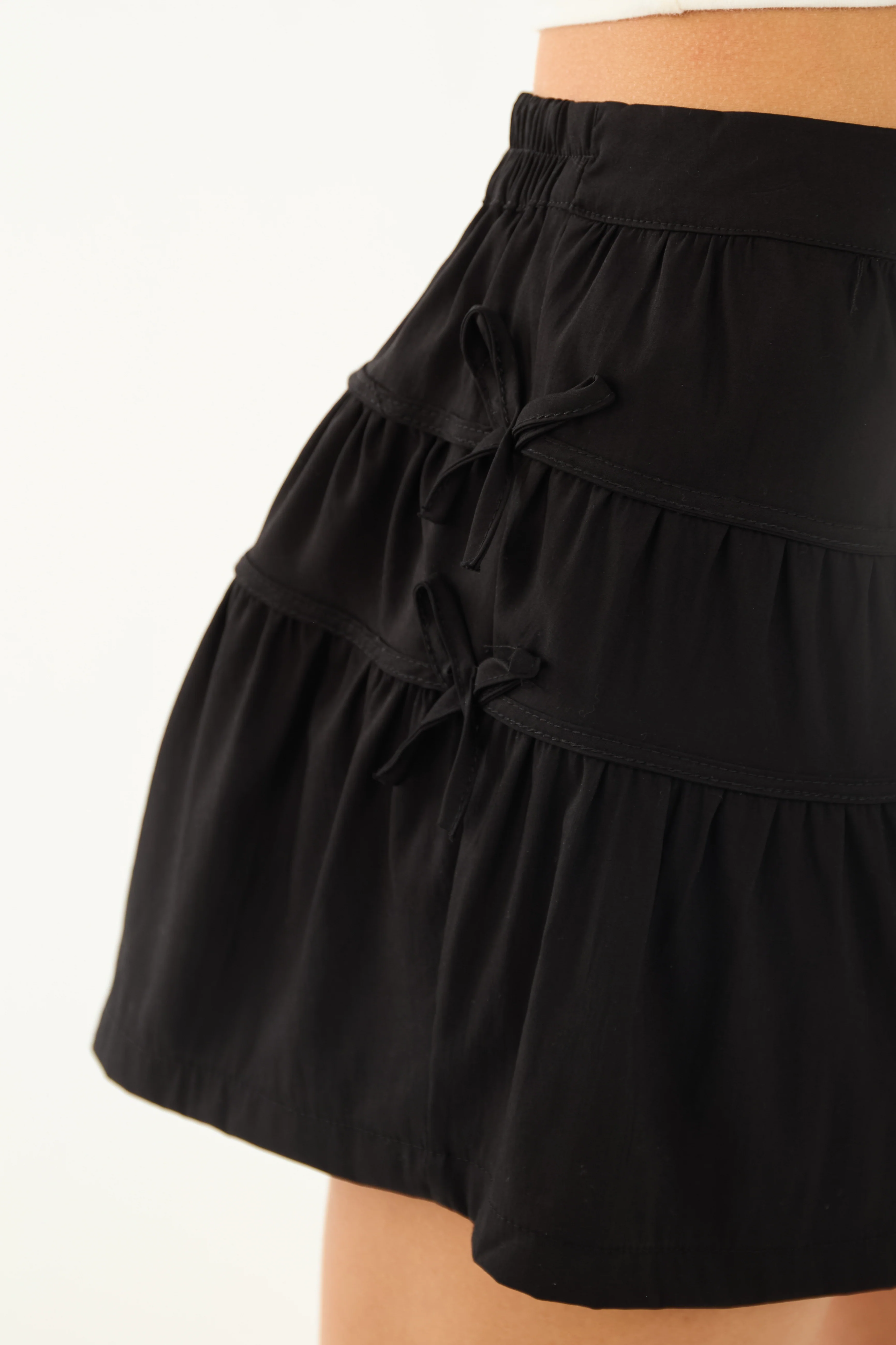 Black Side Bow Detail Tiered Smocked Waist Shorts - Image 7