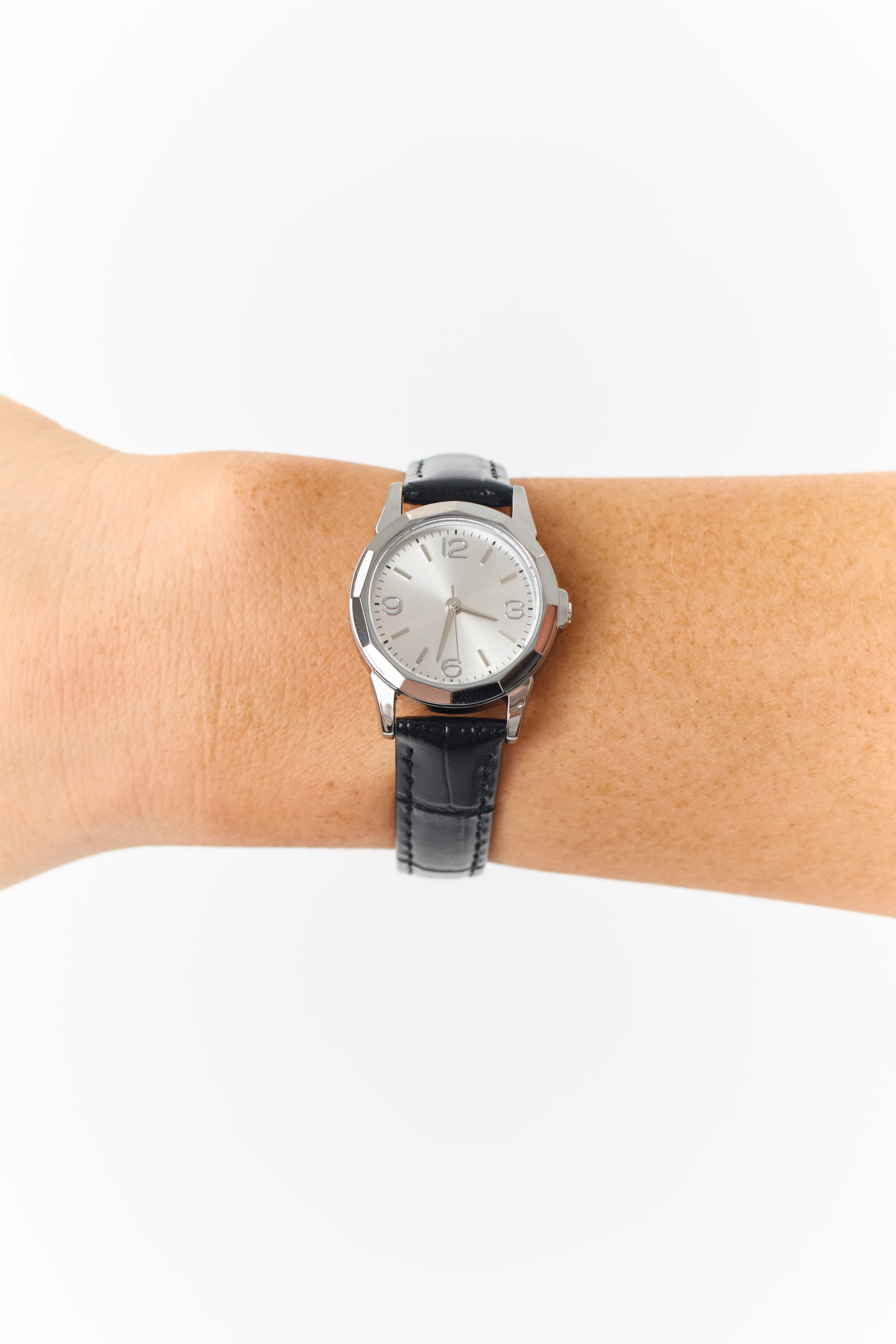 Black Thin Leather Strap Vintage Circle Face Watch