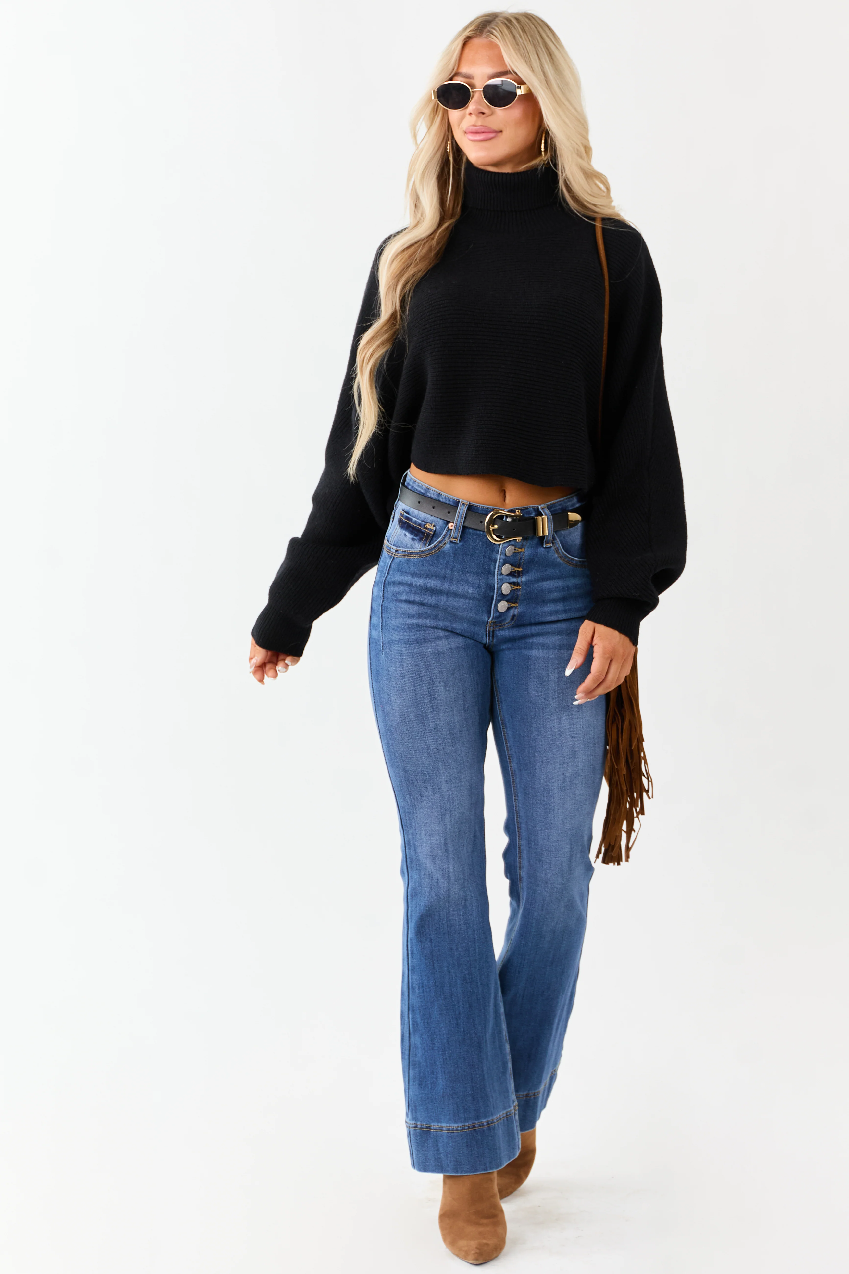 Black Turtleneck Cropped Thick Sweater - Image 3