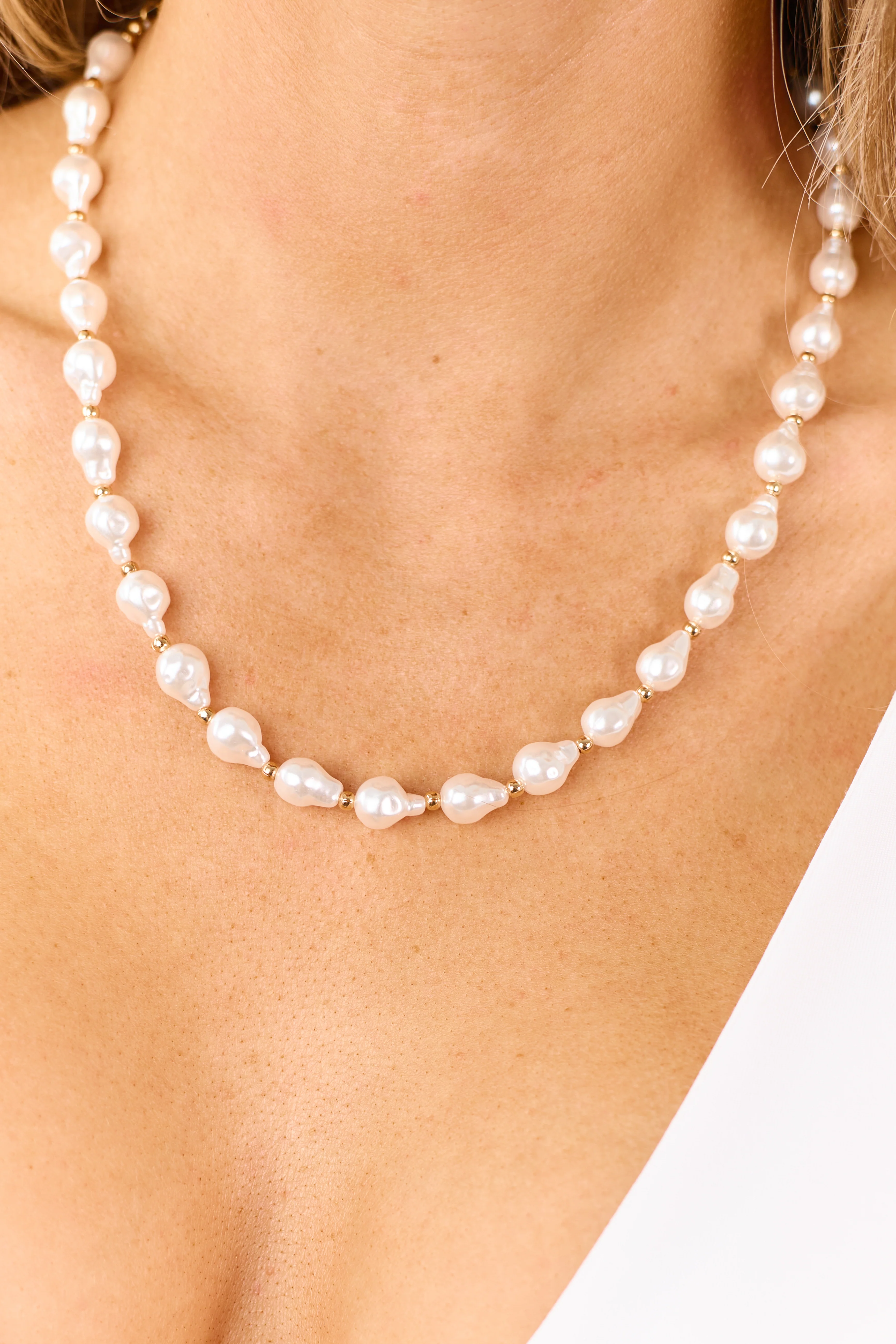 Off White Drop Shape Pearl and Bead Necklace - Image 2